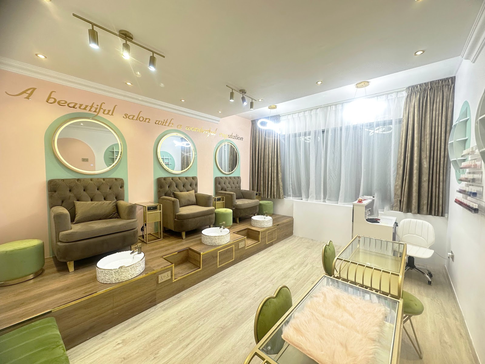 Artistic Beauty Lounge Ladies Center