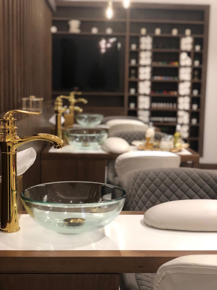 Base beauty and spa