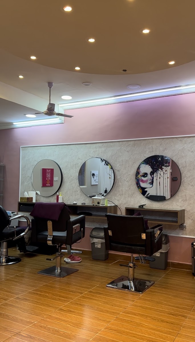 Cuts and Coiffure Beauty Salon