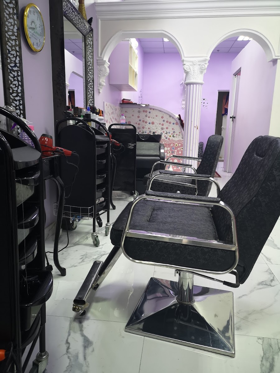 HAYAT BEAUTY SALOON