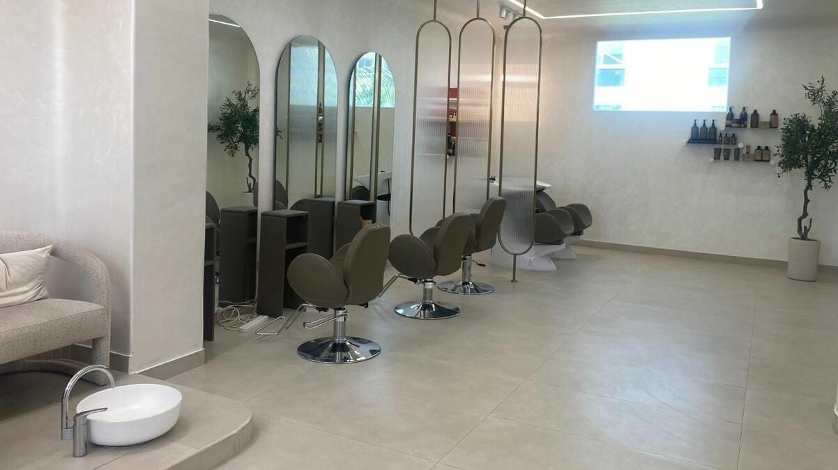 line beauty salon