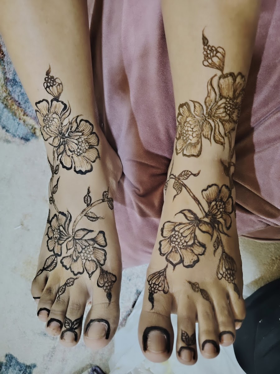 Makeup artist with Henna and Nails (Abu dhabi home service)