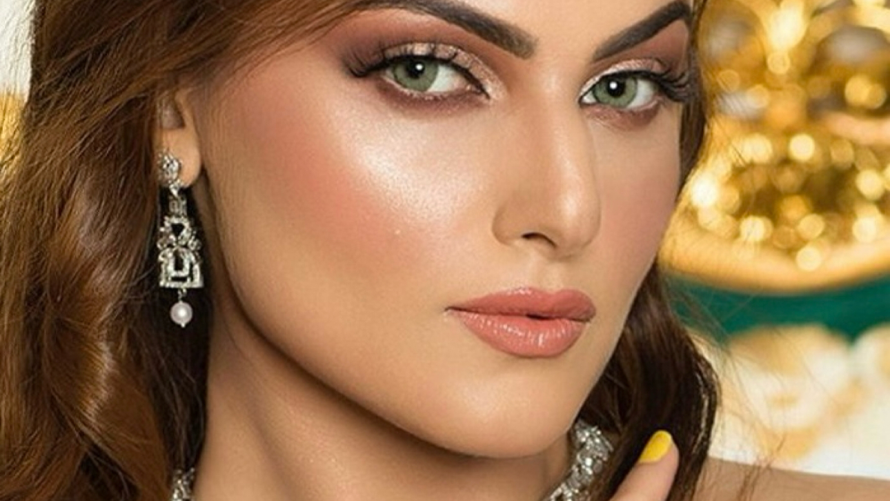 Munaza Rehman Bridal make up