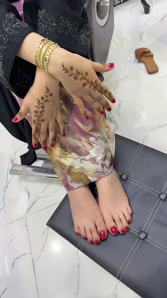 NAIRA LADIES BEAUTY LOUNGE