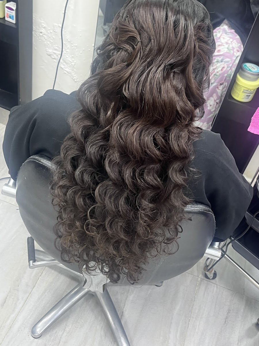 Qasr al aroos ladies salon
