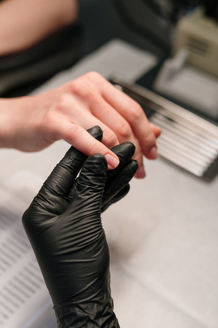 Russian manicure best master in Sharjah - Подолог - مانيكير روسي، أظافر